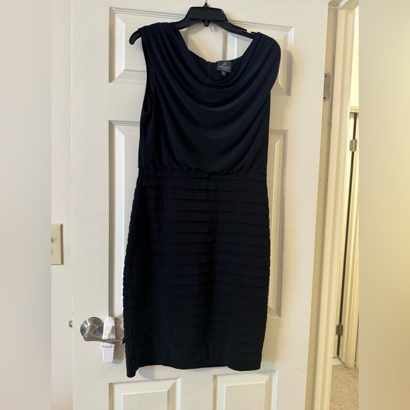 Adrianna Papell Black Pleated Midi Dress sz M - Picture 1 of 8
